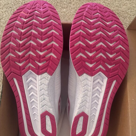 Women's Size 11 Saucony Fastwitch 9 Viz Red/White Running Shoes - Picture 2 of 5